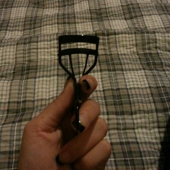 Brand new mac eyelash curler
