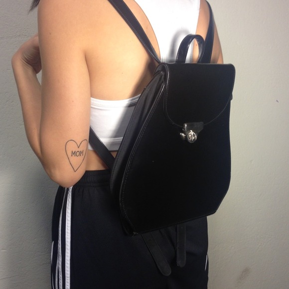 90s black pleather backpack - Picture 3 of 4