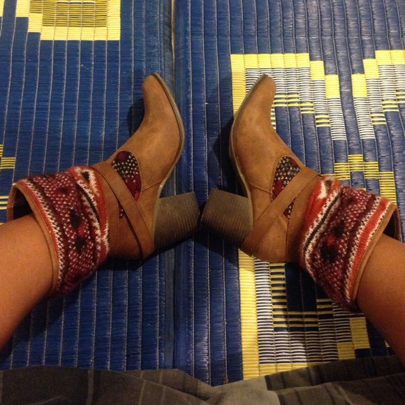 Boots - Picture 3 of 4