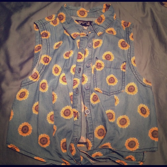 Sunflower denim top 🌻