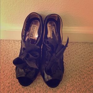 ✨Reduced✨Badgley Mischka lace bootie with bow