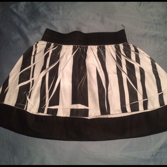 Cute patterned mini skirt