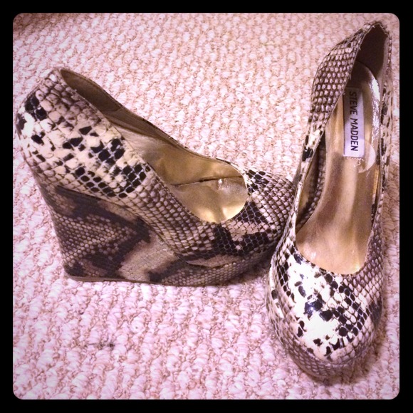 Steve Madden wedge snake print