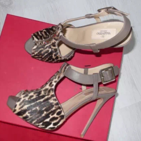 Authentic & beautiful gently curated Valentinos!! - Picture 2 of 4