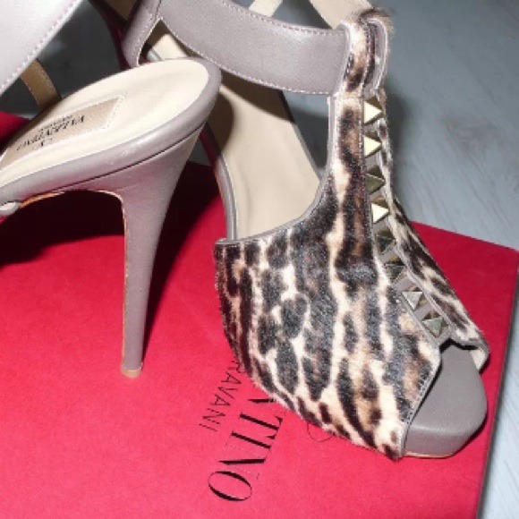 Authentic & beautiful gently curated Valentinos!! - Picture 4 of 4