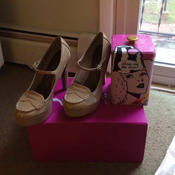 Lauren conrad Shoes - Brand new never worn camel color heels