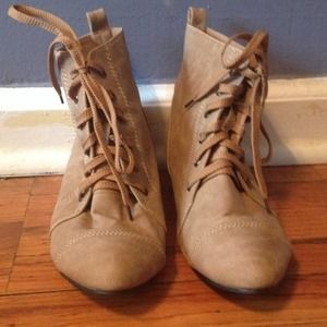 🚨Never worn🚨 sand ankle boots
