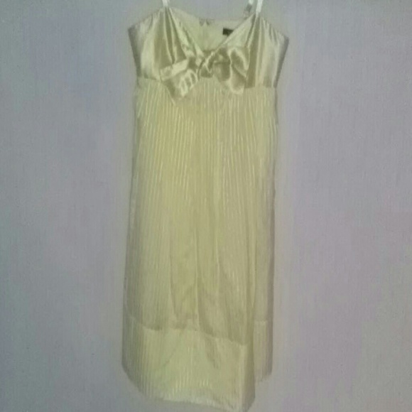 BCBG, Adorable yellow cocktail dress.