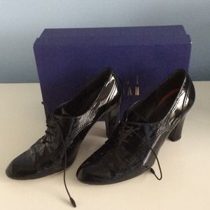 Stuart Weitzman Black "Nanny" Oxford Pump, Sz 9.5