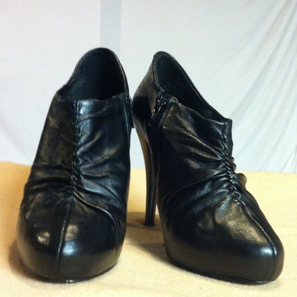 Steve Madden Shoes - Steve Madden Black Leather Bootie Heels