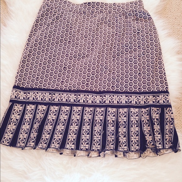 🚫SOLD in bundle pleated brown and pink skirt