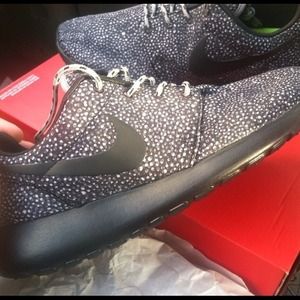 Nike Roshes (SOLD)