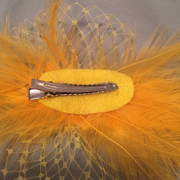Handmade Feather & Rhinestone Fascinator - Picture 3 of 3