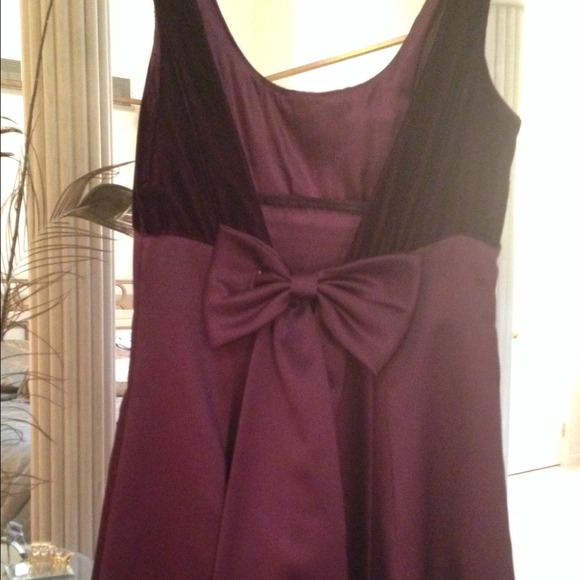 Long floor length formal gown. - Picture 3 of 6