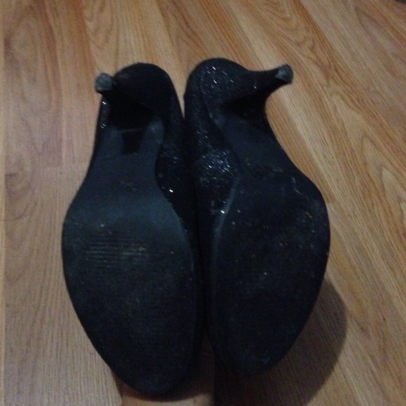 Heels - Picture 2 of 4