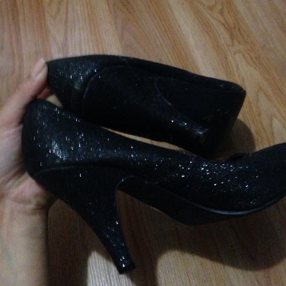 Heels - Picture 4 of 4