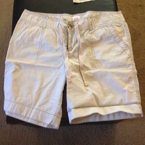 Medium length cargo-type shorts