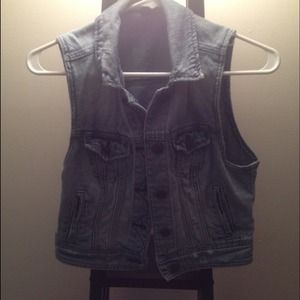 Cropped American Eagle Jean Vest