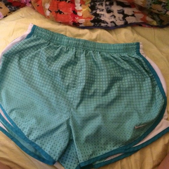 Nike dri-fit shorts size medium