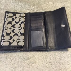 Pre loved Coach wallet - Authentic 😄
