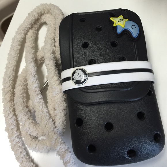 crocs Accessories - ‼️️CLOSEOUT SALE‼️🐊CROCS 🐊 phone carry on case.