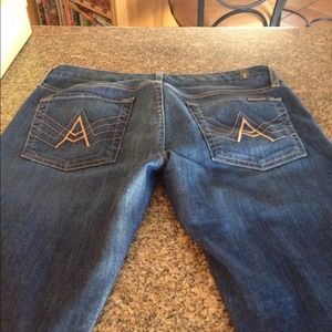 Seven for Allmankind "A Pocket" bookcut leans