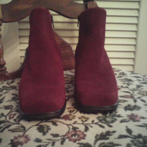 Booties NWOT - Picture 2 of 3