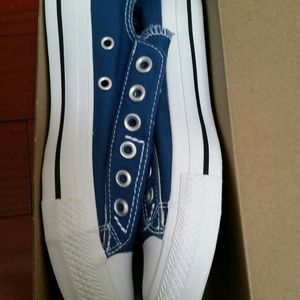 New with box conversa sneakers