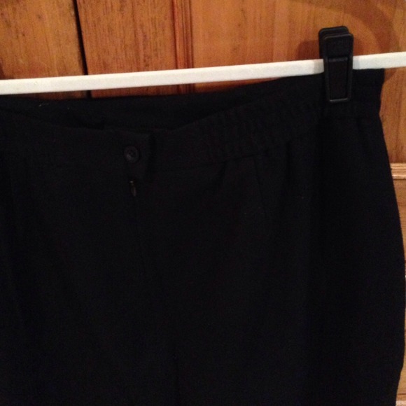 Jet black fully lined wool skirt Back slit &zipper - Picture 2 of 4