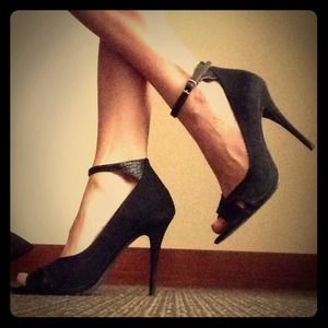 🎉PM Editor pick 🎉Elizabeth & James LYLA heels