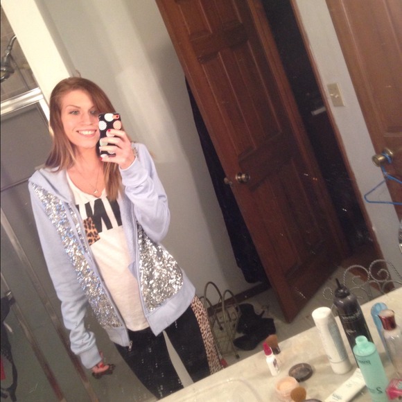 New with tags vs bling - Picture 3 of 4