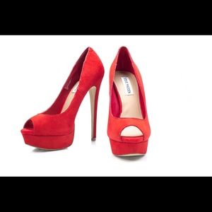 RESERVED @shaybuta14 Hot red pumps NWOT