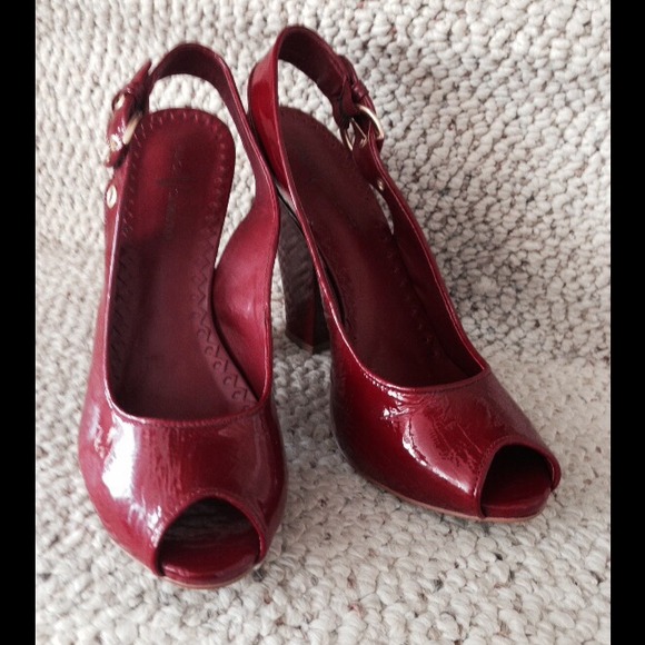 Patent Peep toe with chunky Heel