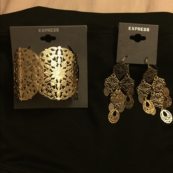 ✨✨Faux Gold Bracelet & Chandelier Earring Set✨ ✨