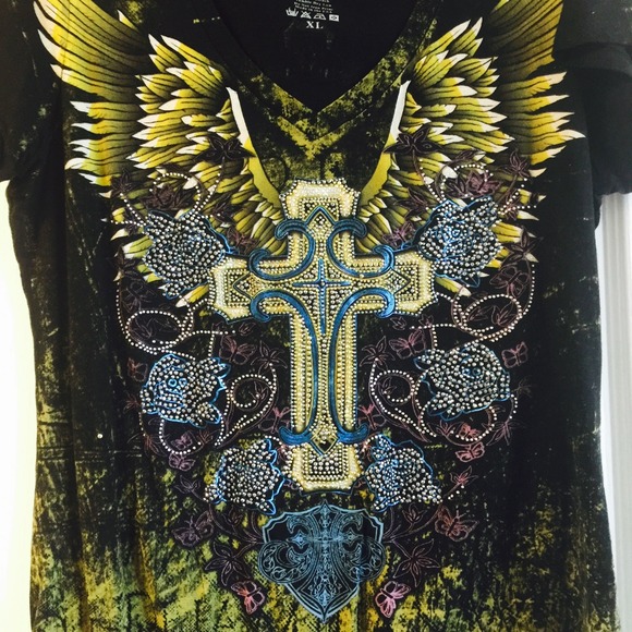 Buckle Tops - Buckle - Angels & Diamonds Shirt gently worn