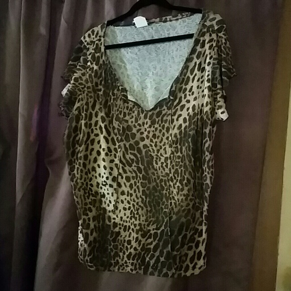 Plus size leopard top