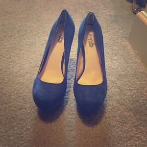 Dark blue  high heels with pink bottoms