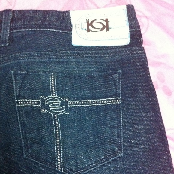 bebe jeans in nice material soft to your skin. - Picture 3 of 4