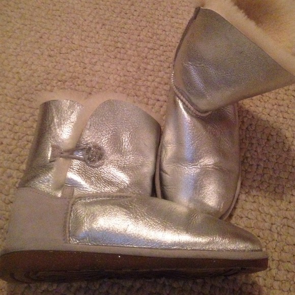 HOLD Bailey Uggs & Black ugg bundle