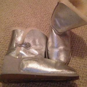 HOLD Bailey Uggs & Black ugg bundle