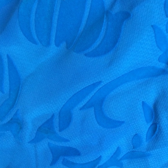 3 for $15 🥳 NWOT Aqua Blue Baroque Top - Picture 2 of 2