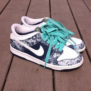 NIKE Sneakers with mint green laces.