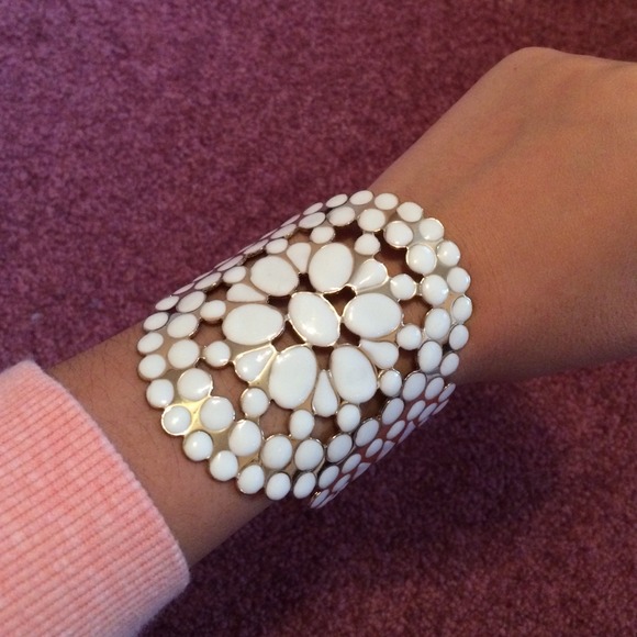 White & Gold Oversized Bangle