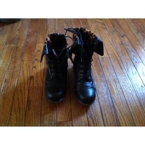 BLACK COMBAT BOOTS
