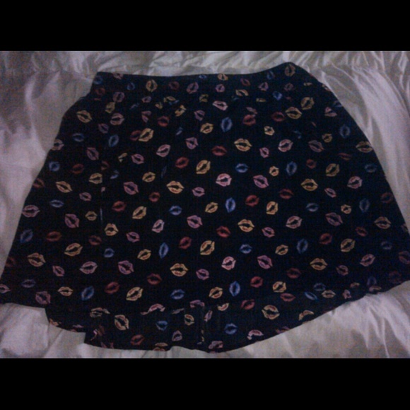 Forever 21+ Cutiepie kisses skirt 3x