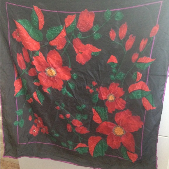 Flowing floral scarf - Picture 2 of 4