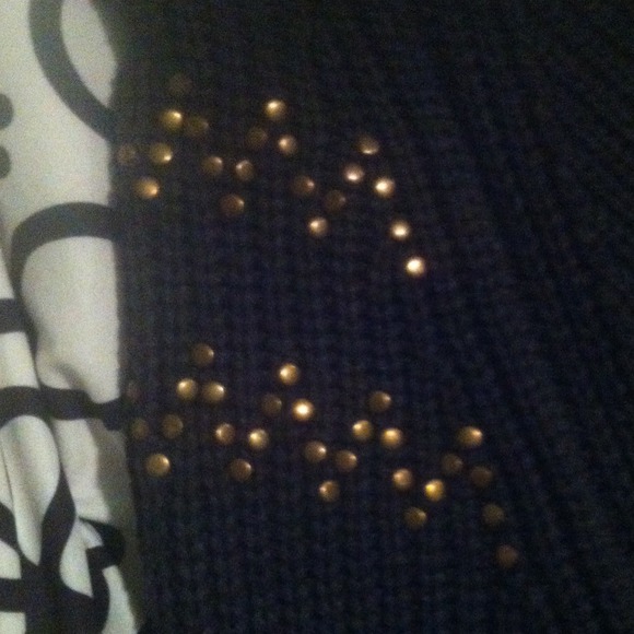 Sweater - Picture 2 of 3