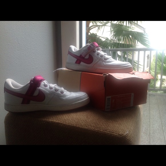 Nike tennis shoes