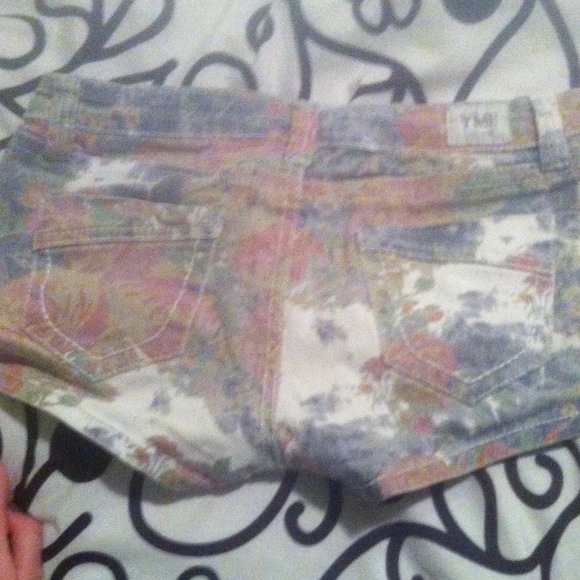 Booty shorts - Picture 2 of 2