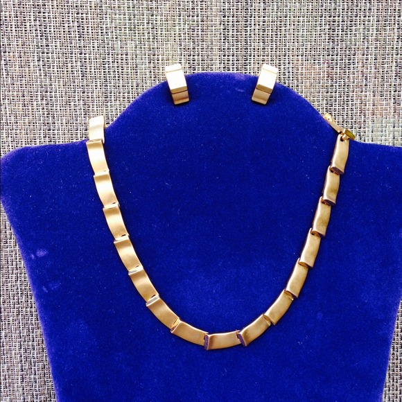 CLOSET CLEAR OUT Gold tone necklace and earrings. - Picture 1 of 1